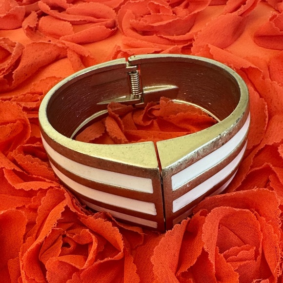 Lia Sophia Jewelry - Lia Sophia White and Silver Geometric Bracelet